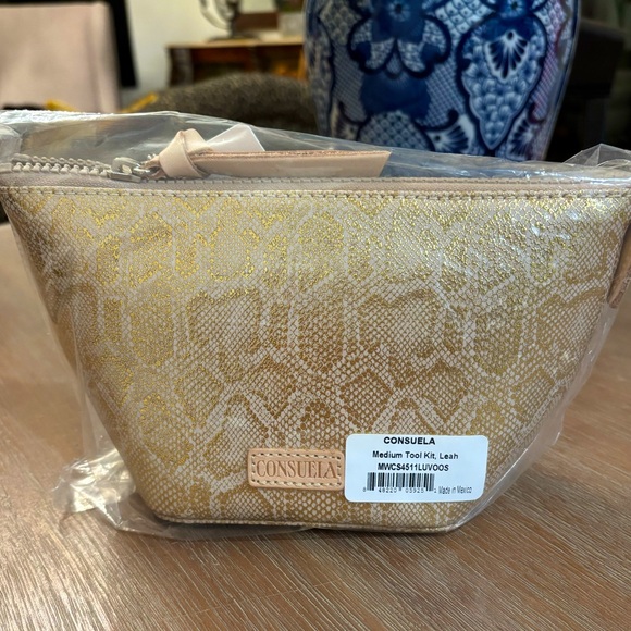Consuela Leah Medium Tool Kit - Picture 1 of 6